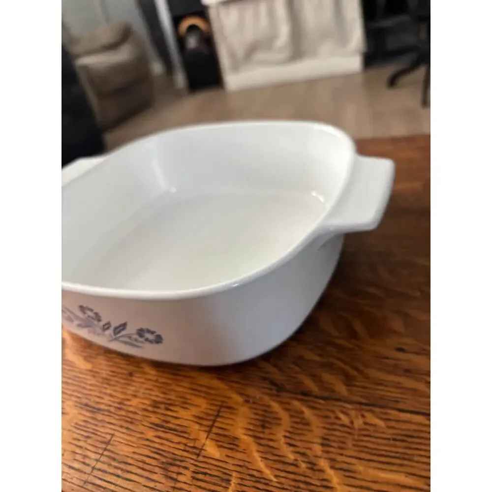Vintage Retro Mid-Century Grandmacore Corningware Blue Cornflower Casserole Dish